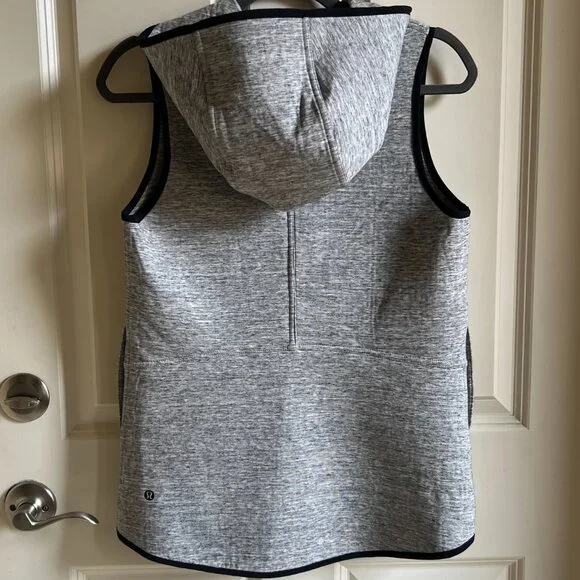 LULULEMON | Insculpt Reversible Hooded Vest Gray and Black Size 6 - Picture 2 of 7